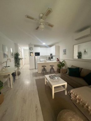 Súper y amplio apto con Airco, planta baja en Mareverde